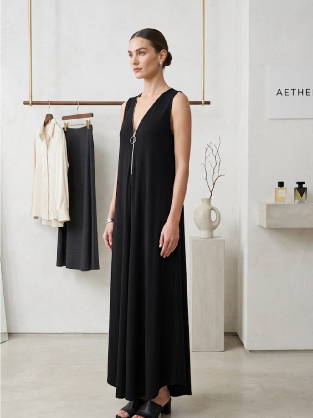Sleeveless V-Neck Black Maxi jumpsuit with Zip Detail L